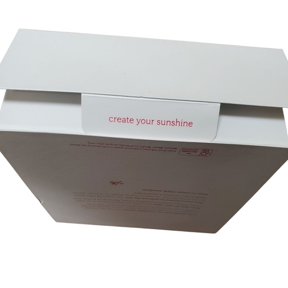 Lilly Pulitzer White Box with Pink Accents - Picture 3 of 8